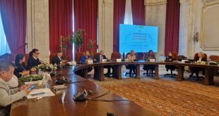 Curajul nu se măsoară în centimetri: Victoria pacienților cu acondroplazie, marcată de un apel emoționant din Parlament Ziua de 25 octombrie marchează la nivel internațional Ziua Internațională de Conștientizare a Nanismului și implicit a Acondroplaziei, o tulburare de creștere osoasă care afectează aproximativ 1 din 15.000 până la 1 din 40.000 de nașteri vii.