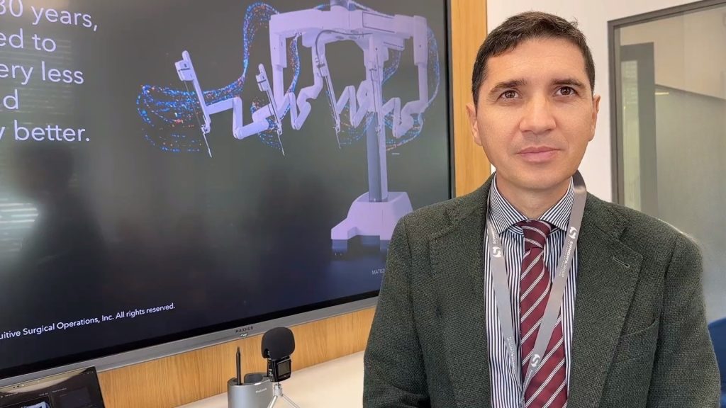 Robotul care „simte” țesutul în România. Prof. dr. Nicolae Crișan explică ce aduce nou sistemul Da Vinci 5